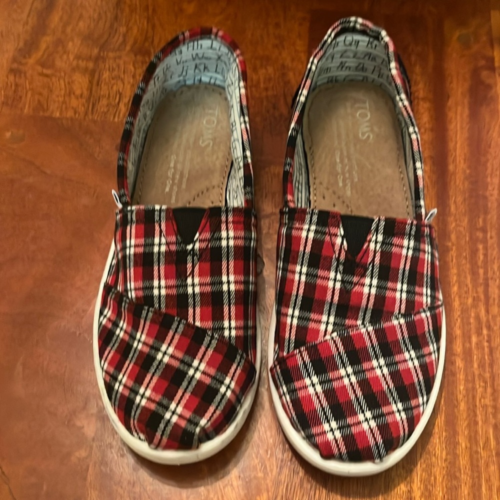 Girls TOMS slip on shoes size 13 red plaid like new
